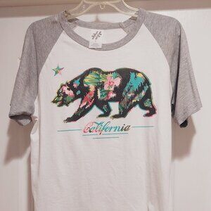 White and Gray by Take That California T-Shirt Sz L